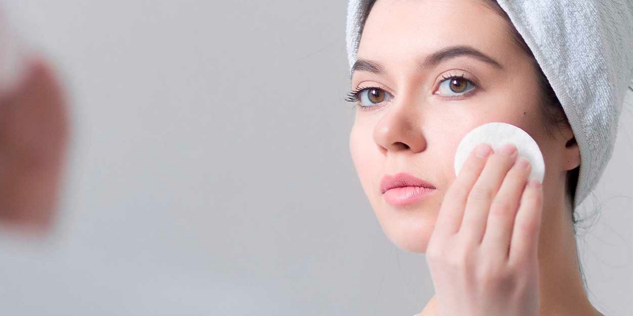 Yağlı Cilt Nedir? Yağlı Cilde Sahip Olanlar Ne Yememeli?