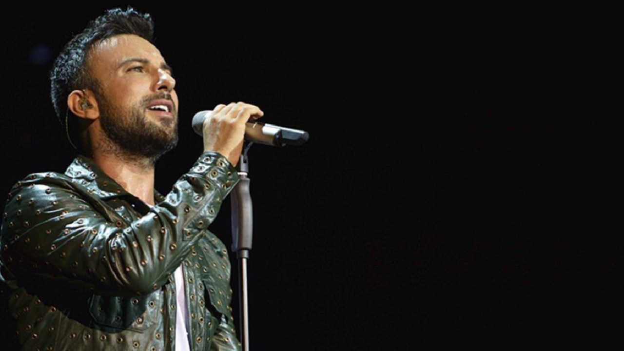 Ünlü şarkıcı Tarkan kızı için etek giydi! Sosyal medya yıkıldı...