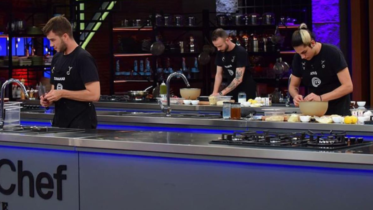 MasterChef Türkiye'de dün akşam göz yaşları sel oldu! MasterChef Türkiye'nin sevilen yarışmacısı elendi...