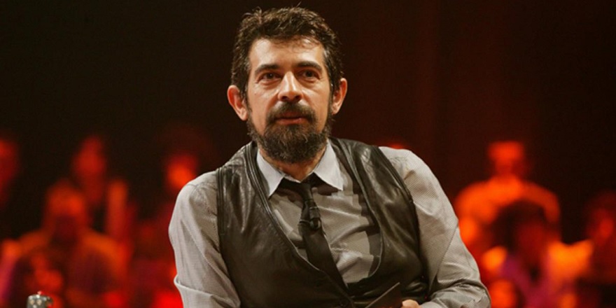 Okan Bayülgen sosyal medyada para kazanmaya çalışan sanatcılara isyan etti! Onlar çöp, hepsi çöp. Para kazanmaya çalışan zavallılar hepsi...