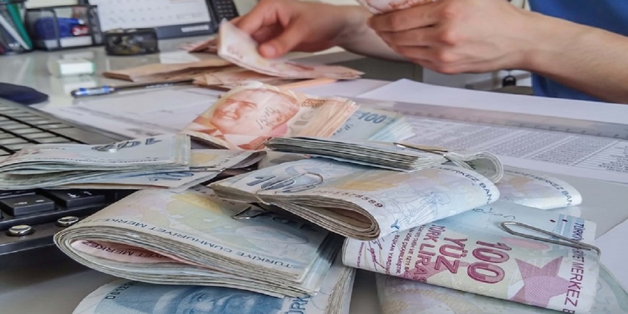 Ak Bank Çıldırdı! Müşterisi olmayı Kabul Edenlere 10.000 TL Ödeyecek...